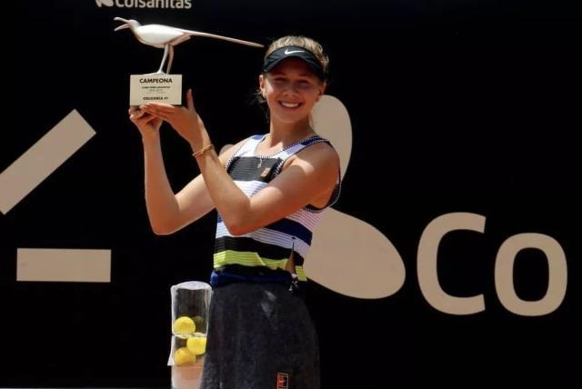 她在过去几 她在过去几