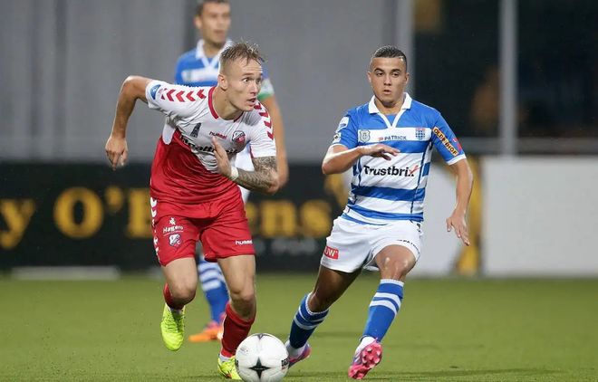 现低级失误 现低级失误