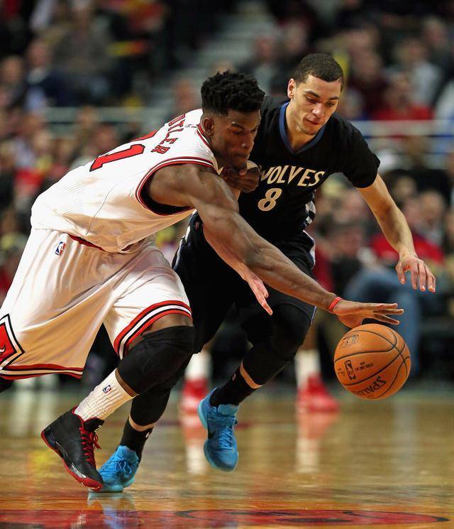 三分线外的 三分线外的